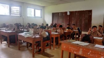 Puluhan Tahun SDN 1 Braja Dewa Tidak Tersentuh Pembangunan, Guru Khawatir Tembok Roboh saat Angin Kencang