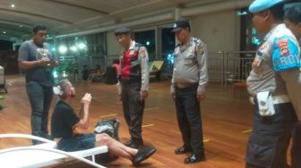 Bikin Onar di Bandara Ngurah Rai, Bule Mabuk Asal Amerika Diamankan Polisi