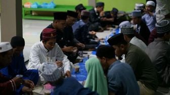 Ketua DPRD Wakatobi Buka Puasa Bersama di Pondok Pesantren Al Ansor