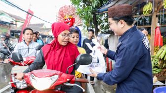 Borong UMKM, Sahabat SandiUno Berbagi Ratusan Takjil Hingga Santuni Yatim Piatu di Jakut