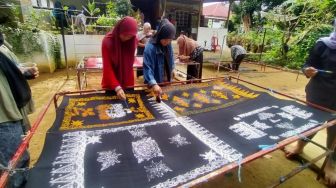 Kisah Bangkitnya UMKM Rumah Batik Dewi Busana Lunang, Sukses Lewati Pandemi dan Setia Keliling Nusantara dengan JNE