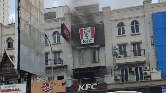 Gerai KFC di Sunter Kebakaran, Warga Teriak Gas Meledak