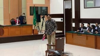 Sidang Kasus 'Lord Luhut', Haris Azhar Didakwa Pasal Berlapis!