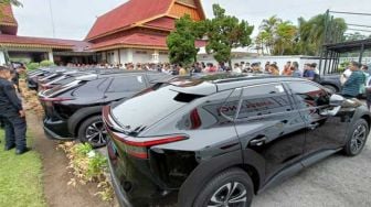 Habiskan Rp10,4 Miliar, Delapan Mobil Listrik untuk Pejabat Riau Siap Mengaspal