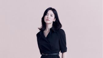 Meskipun Gak Kalah Tenar, Bayaran Song Hye Kyo Jauh di Bawah Song Joong Ki?