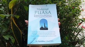 Ulasan Buku Mukjizat Puasa, Merenungi Hikmah Puasa Ramadan