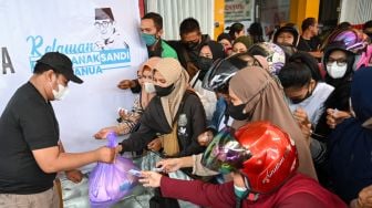 Jangkau Harga Bahan Pokok yang Melonjak saat Ramadhan, Relawan Sandiaga Uno Gelar Bazar Sembako Murah