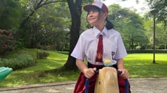 Prilly Latuconsina Perankan Anak SD di Film, Netizen: Adek Kelas Berapa Ya?