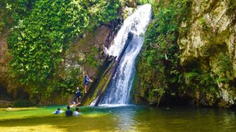 Asrinya Air Terjun Dangku, Bikin Betah!