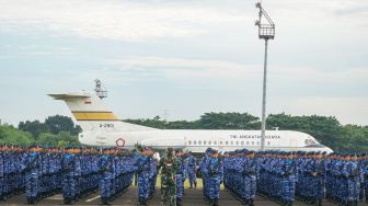 Barisan Prajurit saat gladi HUT ke-77 TNI AU di Lanud Halim Perdanakusuma, Jakarta, Kamis (6/4/2023). [Suara.com/Alfian Winanto]