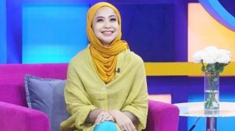 Feni Rose Mantapkan Hati untuk Berhijab, Ini Alasannya