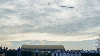 Suasana saat gladi HUT ke-77 TNI AU di Lanud Halim Perdanakusuma, Jakarta, Kamis (6/4/2023). [Suara.com/Alfian Winanto]