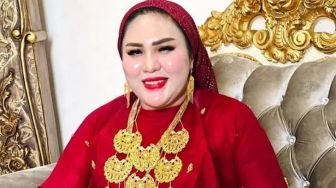 Mira Hayati Pemilik Tas Emas Rp500 Juta Jajan Perhiasan Lagi, Kali Ini Bawa Uang Sekoper