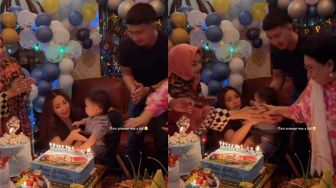 Baby Izz Tak Sengaja Pegang Lilin Menyala di Ultah Pertama, Reaksi Panik Nikita Willy Jadi Sorotan