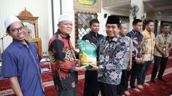 Kemendagri Serahkan Bantuan Baznas ke Pegawai di Lingkungan Kemendagri dan BNPP