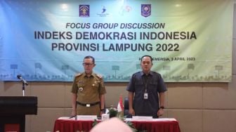 Sekda Buka Forum Group Discussion Indeks Demokrasi Indonesia di Lampung