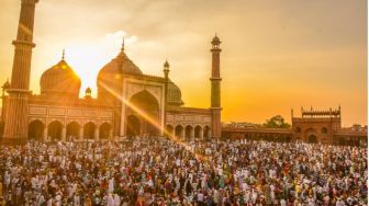 Bacaan Niat Sholat Idul Fitri Lengkap! Dilakukan Sendiri atau Berjemaah