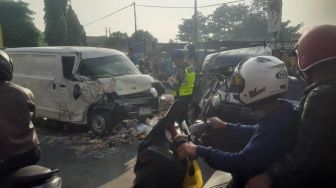 Diduga Mabuk, Sopir Honda Mobilio Kabur Usai Picu Tabrakan Beruntun di Depok