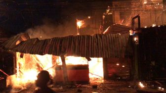 Diduga Dipicu Gas LPG Bocor, Kios Ayam Geprek di Manggarai Hangus Terbakar