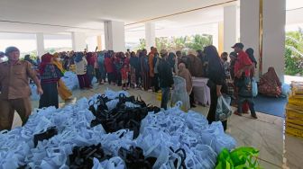 ASDP Salurkan 1.000 Paket Sembako Murah dan Hadirkan Bazaar UMKM