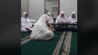 Detik-detik Ibu Meninggal saat Sedang Baca Alquran, Cara Berpulangnya Bikin Iri Warganet