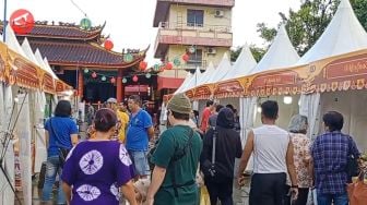 Mencari Takjil di Pasar Ramadhan Kelenteng Thien Ie Kong Samarinda