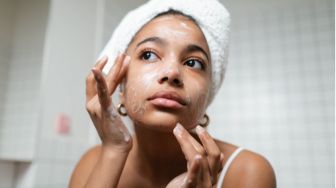 5 Tips Memilih Produk Face Wash yang Tepat untuk Kulit Berjerawat