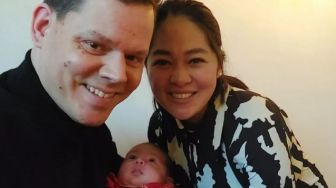 10 Potret Baby Nova Lynn Anak Gracia Indri, Punya Wajah Bule Persis Sang Ayah