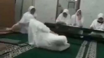 Viral Detik-detik Jamaah Masjid Meninggal saat Khatam Alquran