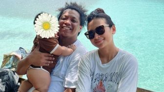 Ortu Arie Kriting Beri Gelang Emas ke Anak Indah Permatasari, Netizen: Nggak Iri Tuh Ibunya yang Ono?