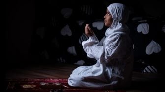 Tata Cara Sholat Gerhana Matahari Lengkap, Yuk Disimak!