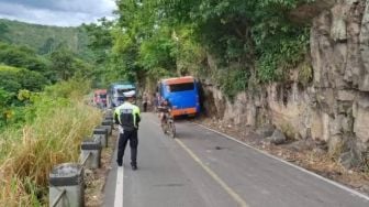 Bus AKDP Tabrak Tebing Liku Endikat Pagar Alam, Begini Kondisi Penumpangnya