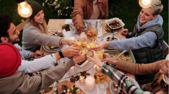 5 Obrolan Sederhana Bila Makan Bersama Teman-Teman, Hindari Isu Sensitif!
