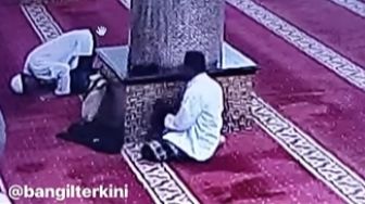 Astaghfirullah! Pria Berkopyah Nekat Curi Tas di Masjid Agung Jamik Bangil Pasuruan