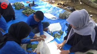 Puluhan Anak dI Padang Ngabuburit Sambil Membatik Ecoprint