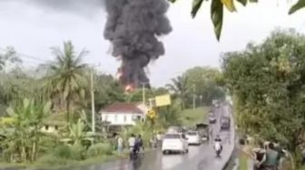 Kepulan Asap Hitam Pekat, Booster 77 Pertamina di Banyuasin Terbakar