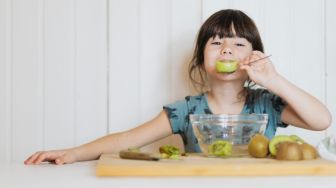 Memperkenalkan Makanan Sehat pada Anak untuk Membentuk Kebiasaan yang Baik
