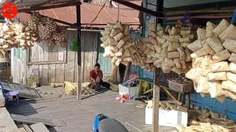 Jelang Lebaran, Begini Geliat Kampung Ketupat di Samarinda