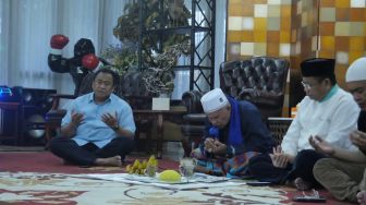 Rachmat Gobel Buka Bersama dengan Para Janda Pejuang Gorontalo