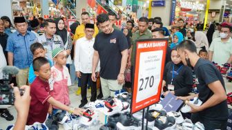 Bobby Nasution Bawa Anak Yatim Dhuafa Belanja Kebutuhan Lebaran
