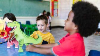 Orang Tua Wajib Tahu, 8 Faktor yang Perlu Dipertimbangkan dalam Memilih Sekolah untuk Anak