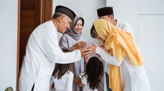 5 Adab Bertamu dalam Islam, Yuk Amalkan saat Hari Raya Idulfitri!