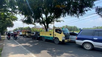 Pasar Tumpah Bikin Jalur Mudik di Cipatat Bandung Barat Macet, Pemudik Terjebak hingga 1 Jam