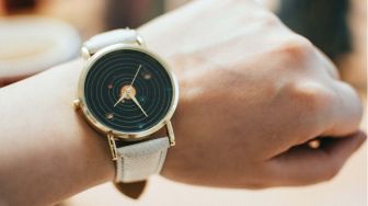 4 Penyebab Kenapa Ada Orang yang Malas Gunakan Jam Tangan, Kamu Termasuk?