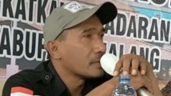 Demo di Balai Desa,  Warga Desak Agar Kadesnya Perpanjang Periode Jabatan