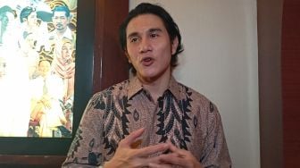 Vino G Bastian Takut Naik Pesawat Usai Punya Anak, Kenapa Ayah Protektif Banget Ya ke Anak Perempuan?