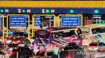 Malam Ini, Gerbang Tol Kalikangkung Dipadati Kendaraan Pemudik Hingga 3.000-an Unit Per Jam