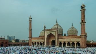 Bacaan Takbir 7X Sholat Idul Fitri Latin Lengkap dengan Tata Caranya