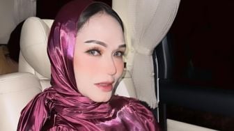 11 Potret Bunda Corla Sapa Penggemar di Aceh, Tampil Cantik Berhijab sampai Bikin Pangling