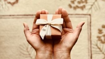 Memberikan Hadiah THR untuk Anak-Anak? 5 Pilihan Alternatif Selain Uang